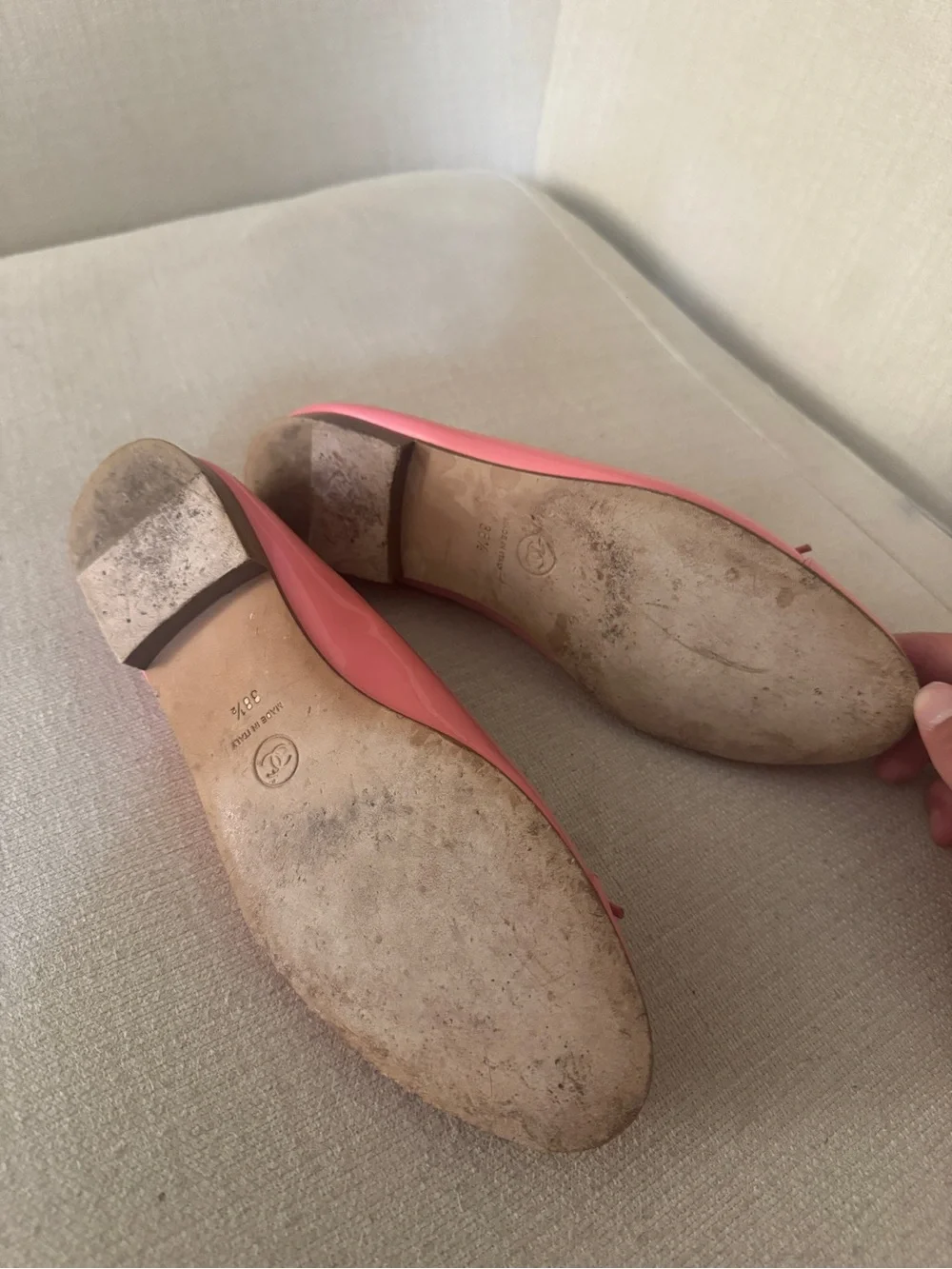 CHANEL Coral Patent Leather Ballet Flats with CC Stitching and Bow